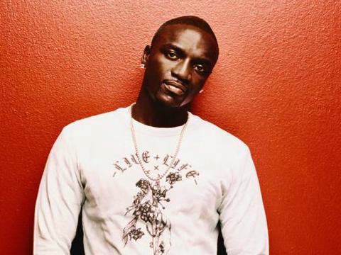 Akon-Fallin In Love